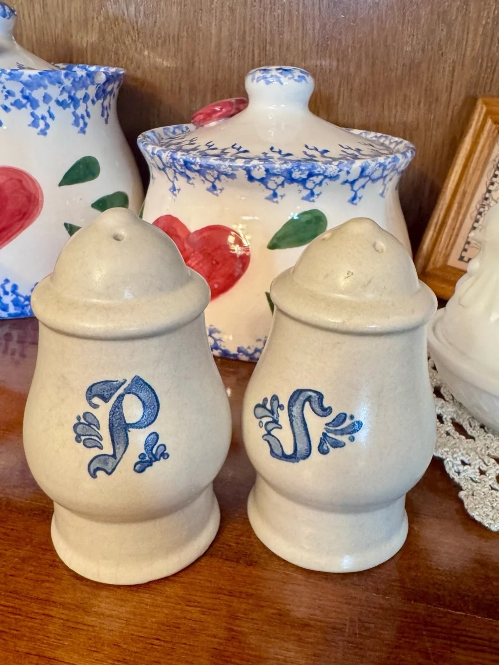 Vintage Pfaltzgraff Yorktowne salt and pepper shaker